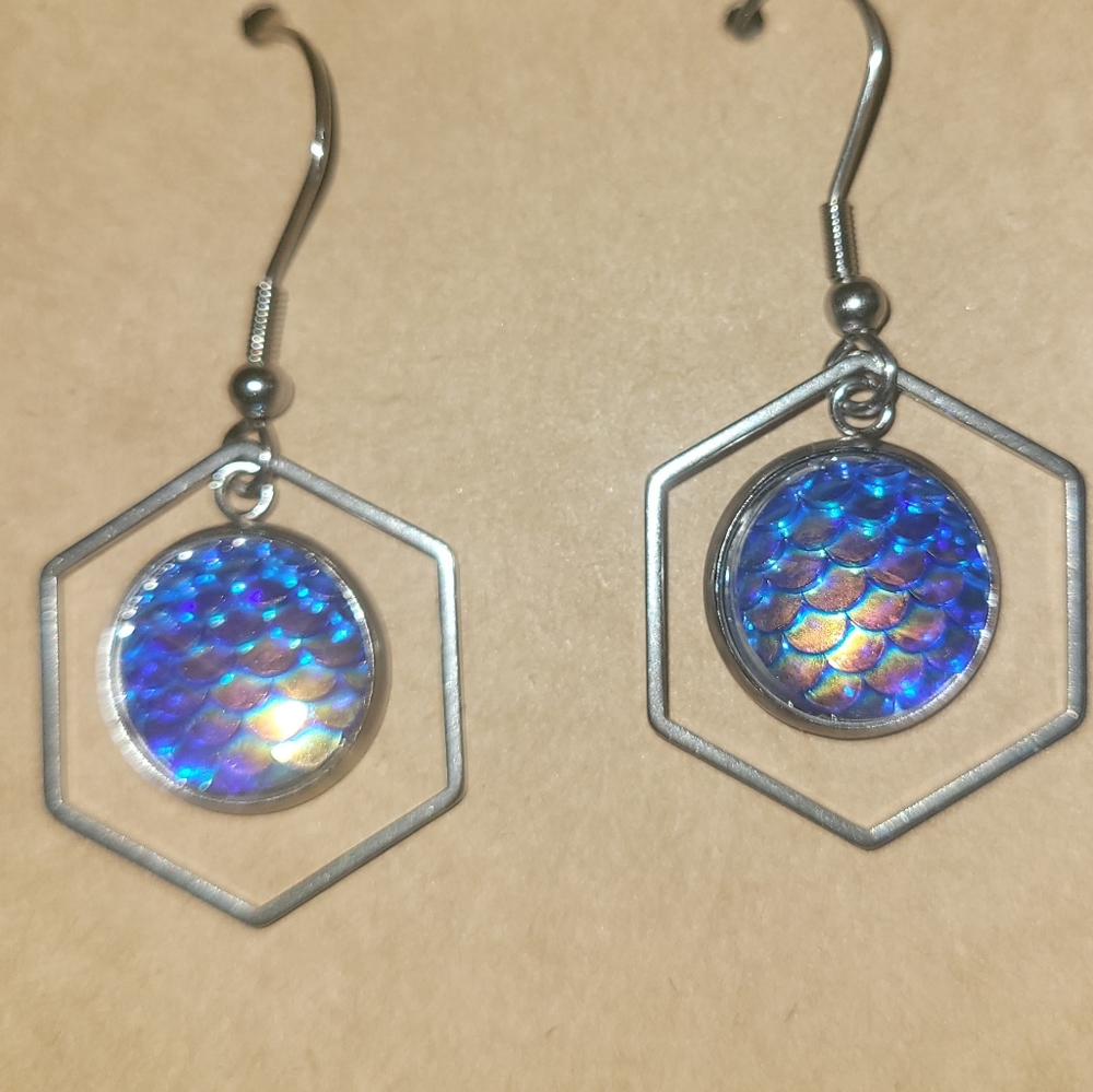 Earrings - Picture 3 of 10
